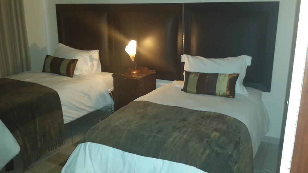 Magaliqua Guest House Noordheuwel Pokoj fotografie